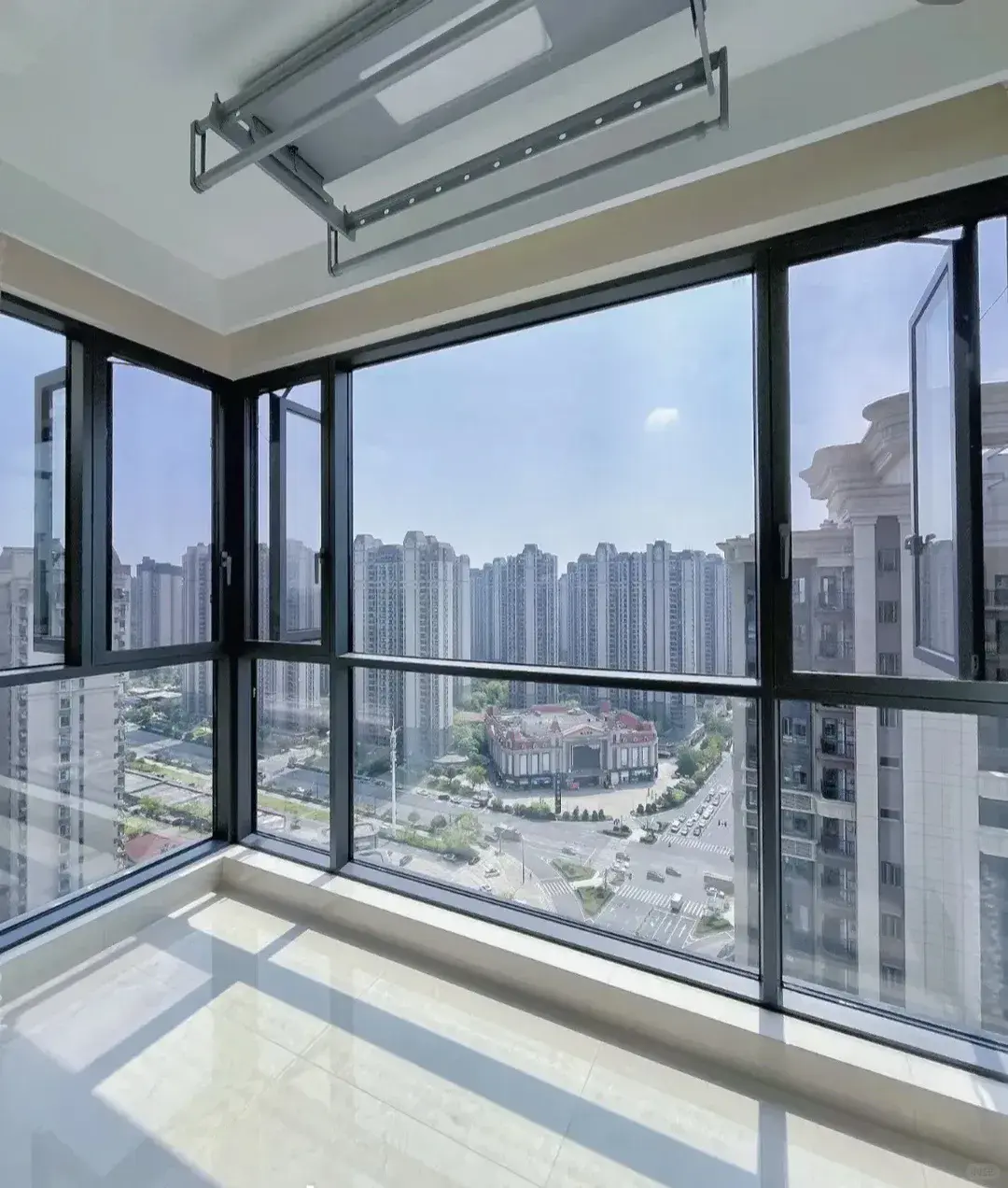 Panoramic fixed-window combination reference 12