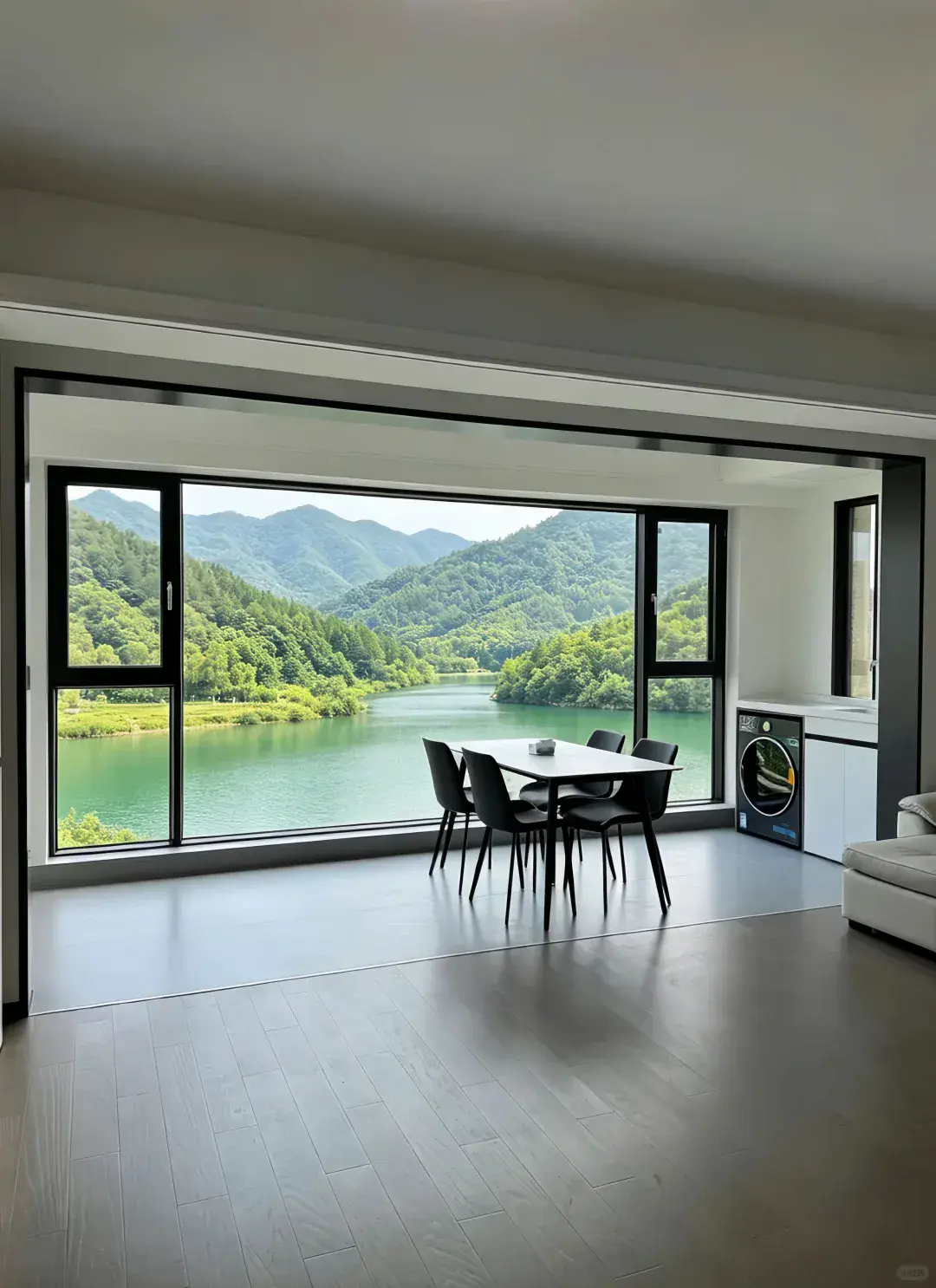 Panoramic fixed-window combination reference 21